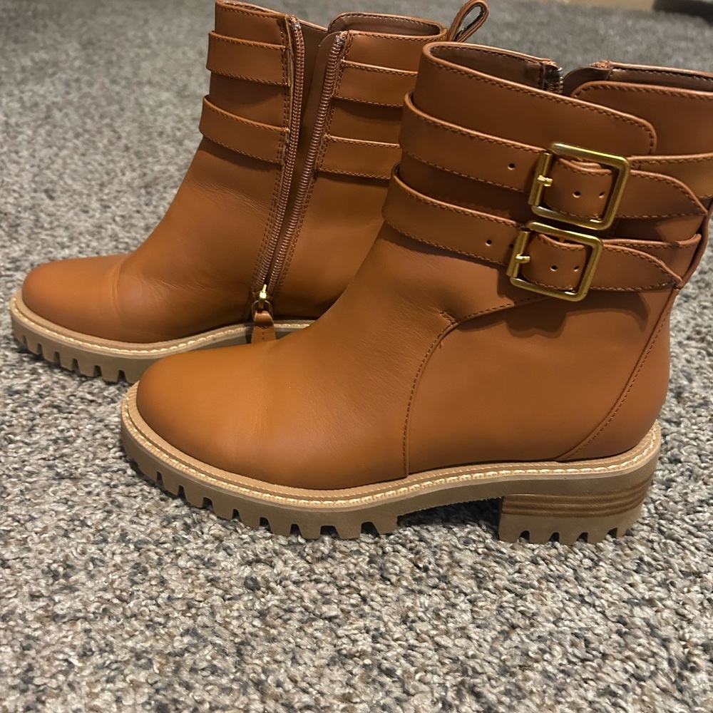 AEROSOLES Tan Ankle Boots with Minimalist Design